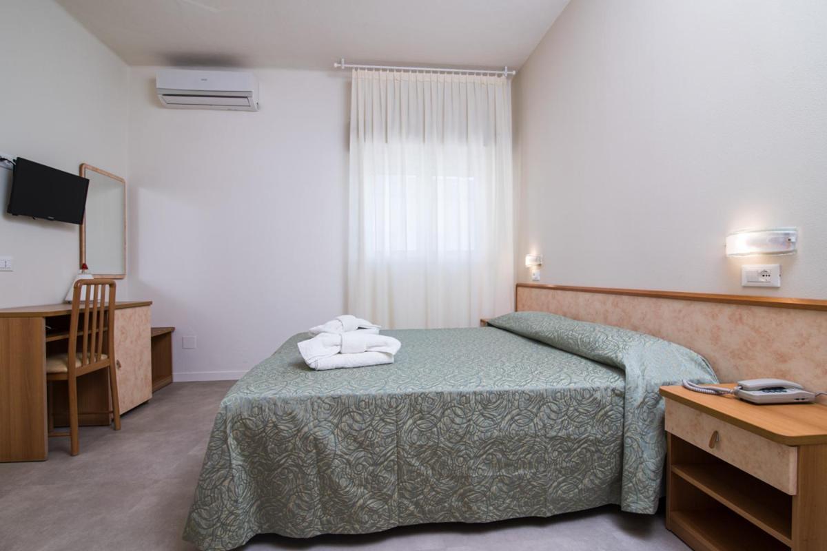 Hotel Ondina E Milazzo Cervia Buitenkant foto