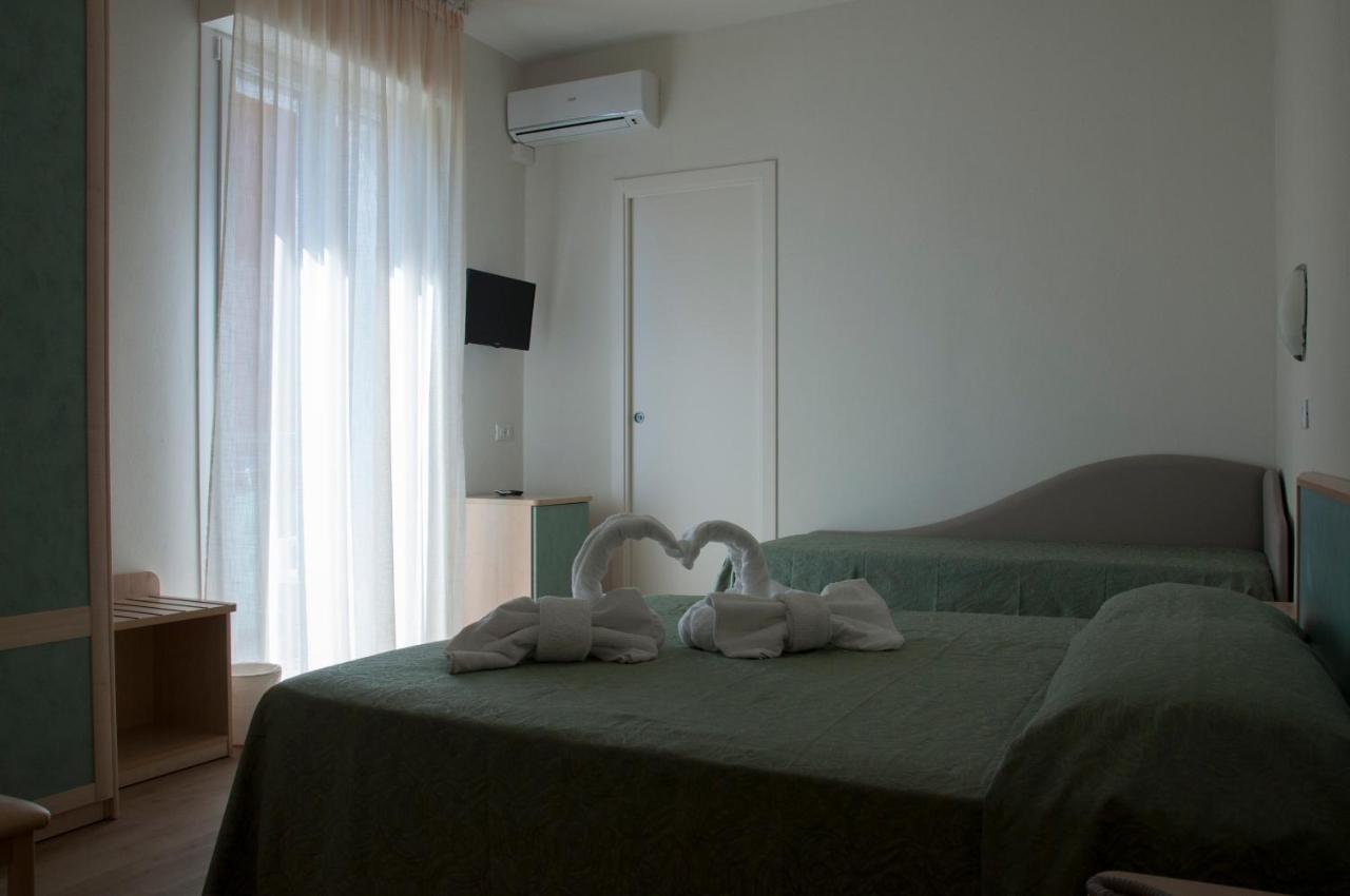 Hotel Ondina E Milazzo Cervia Buitenkant foto