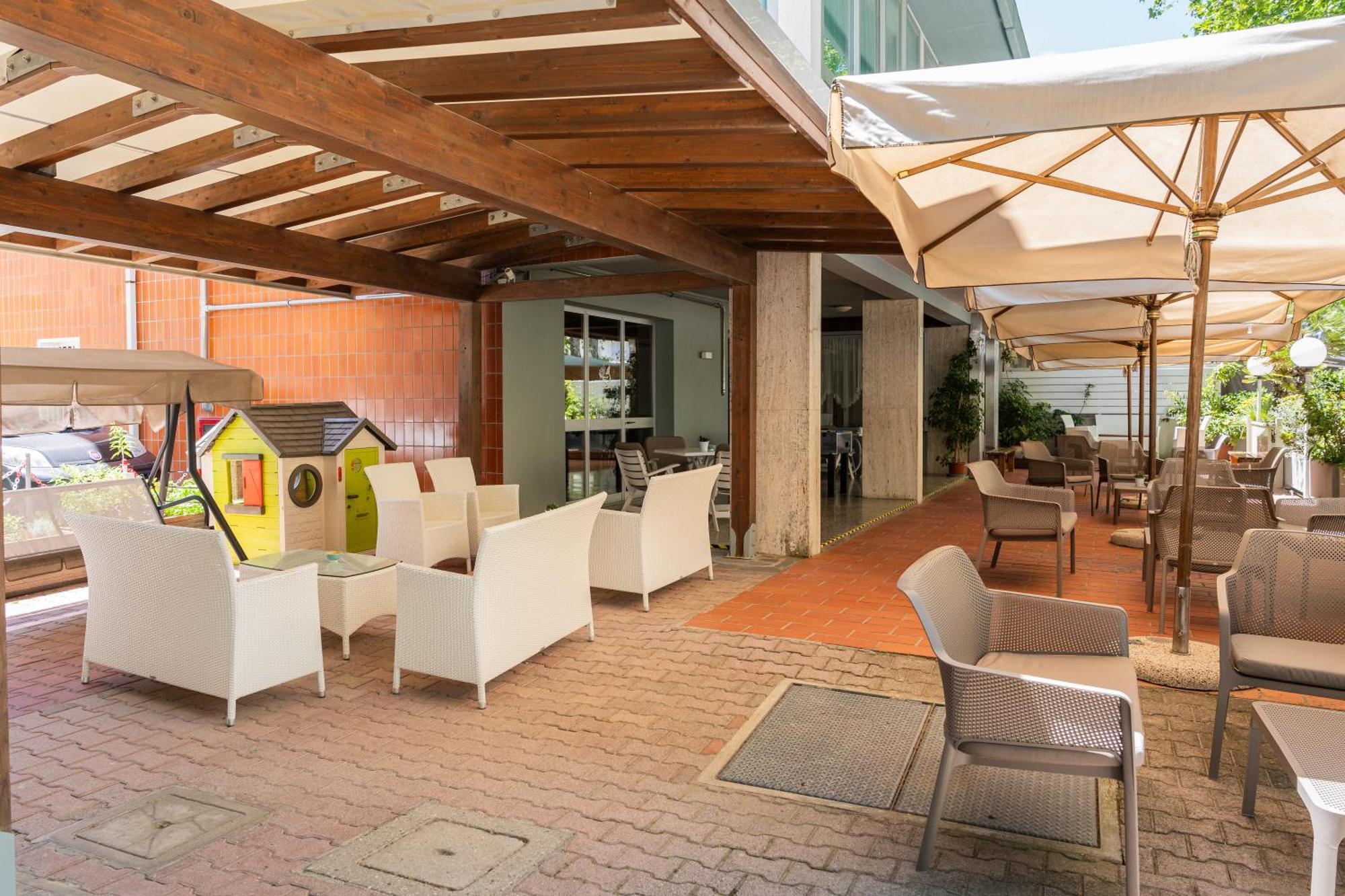 Hotel Ondina E Milazzo Cervia Buitenkant foto