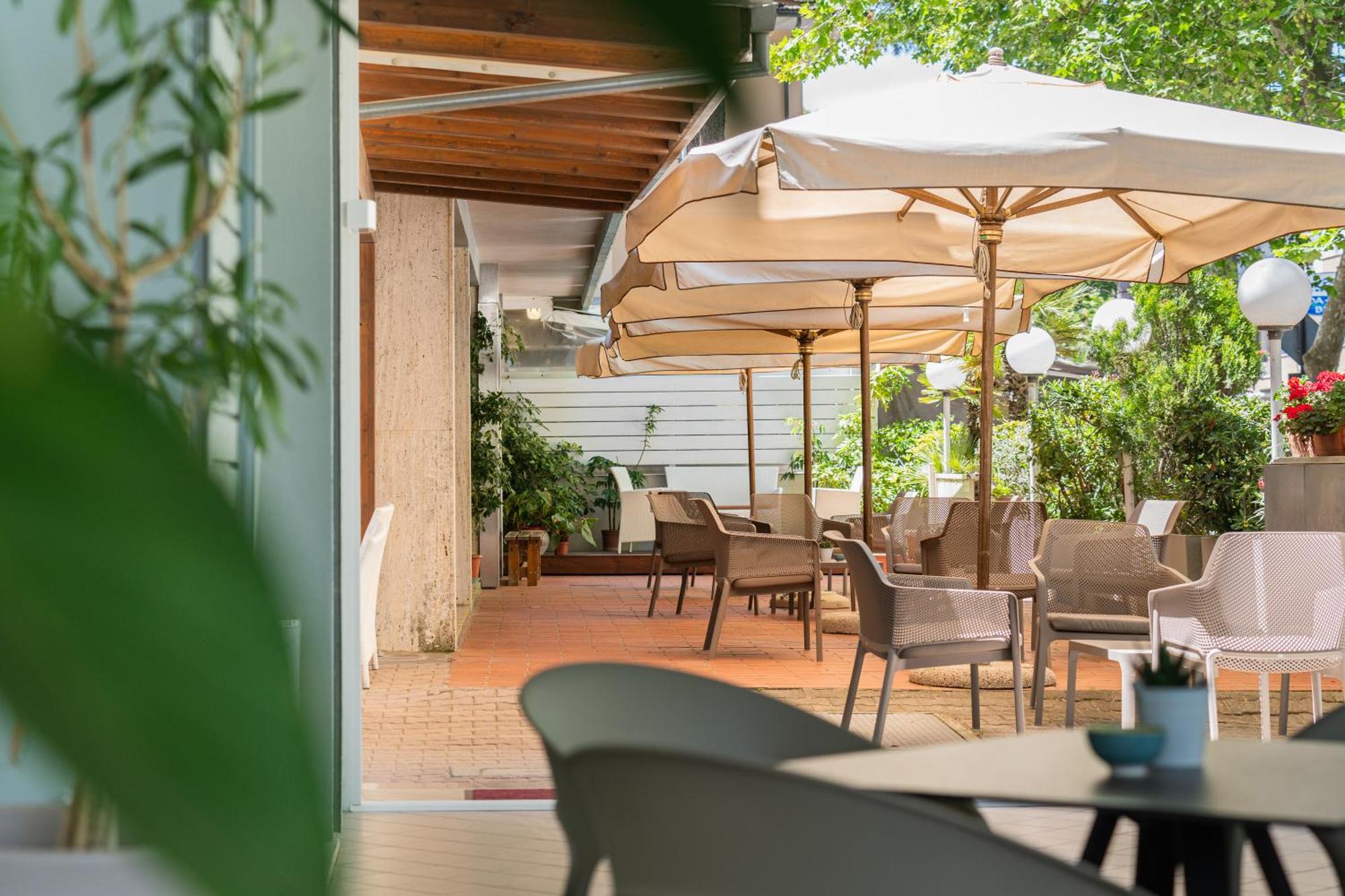 Hotel Ondina E Milazzo Cervia Buitenkant foto