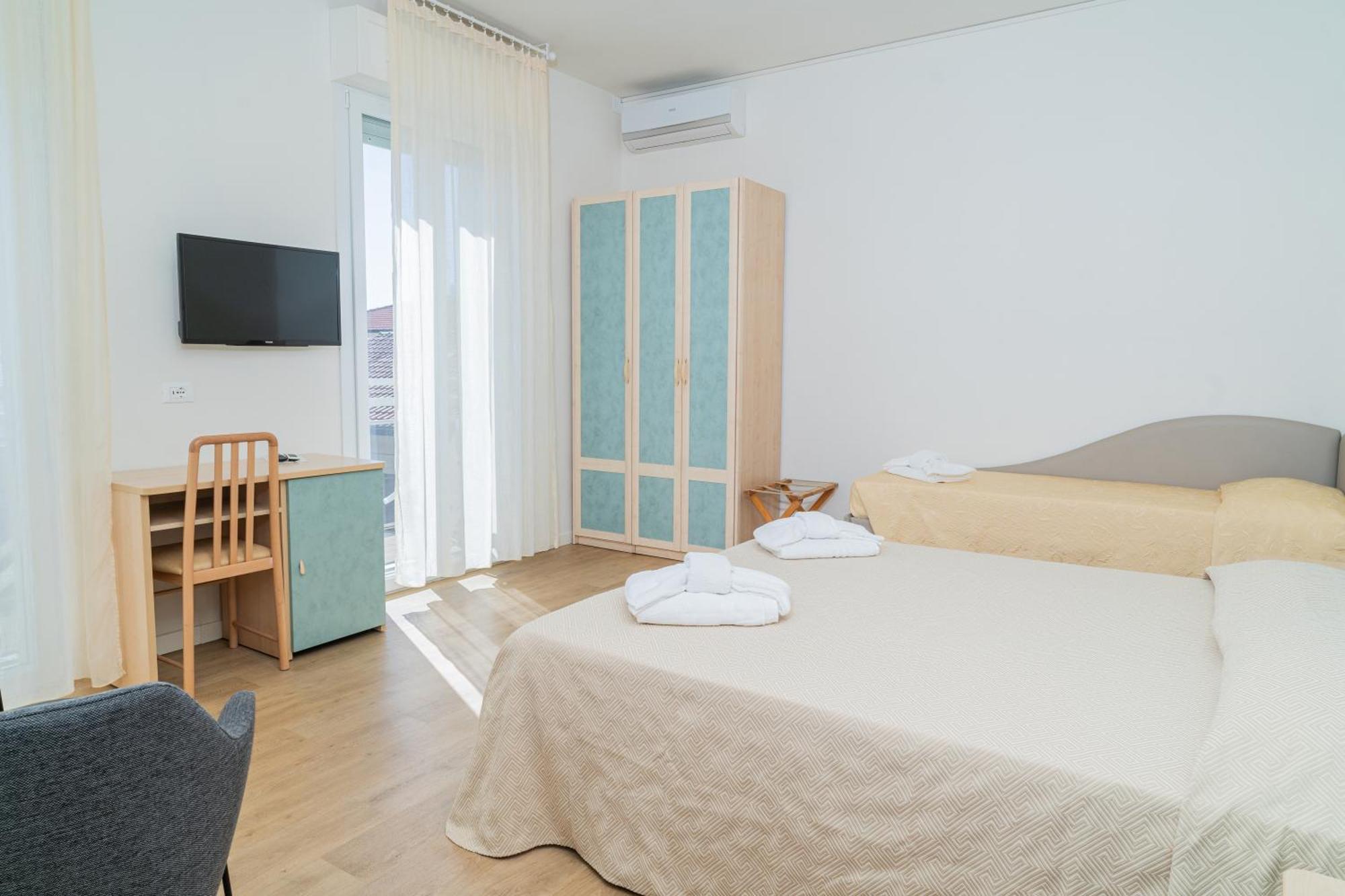 Hotel Ondina E Milazzo Cervia Buitenkant foto
