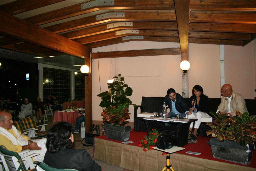 Hotel Ondina E Milazzo Cervia Buitenkant foto