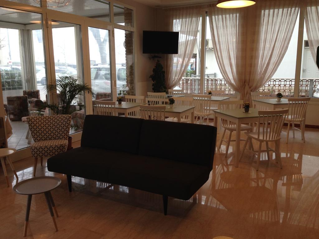 Hotel Ondina E Milazzo Cervia Buitenkant foto